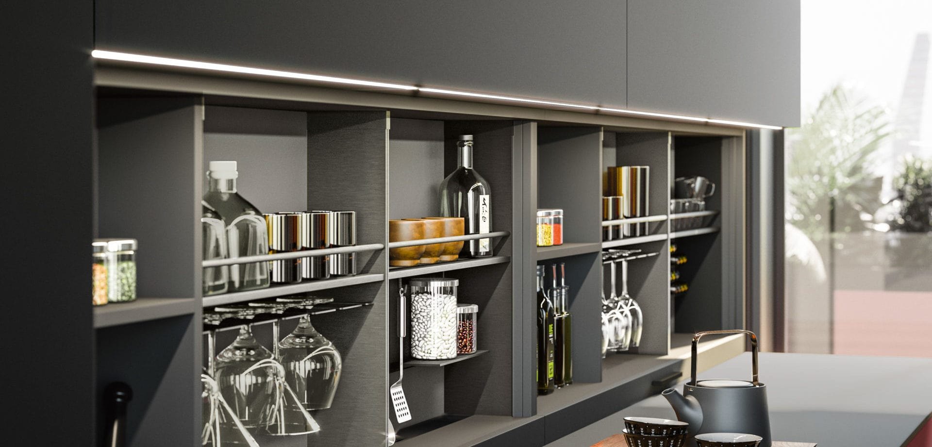 Rangements ouverts d’une cuisine grise avec bouteilles et verres, modèle Tau