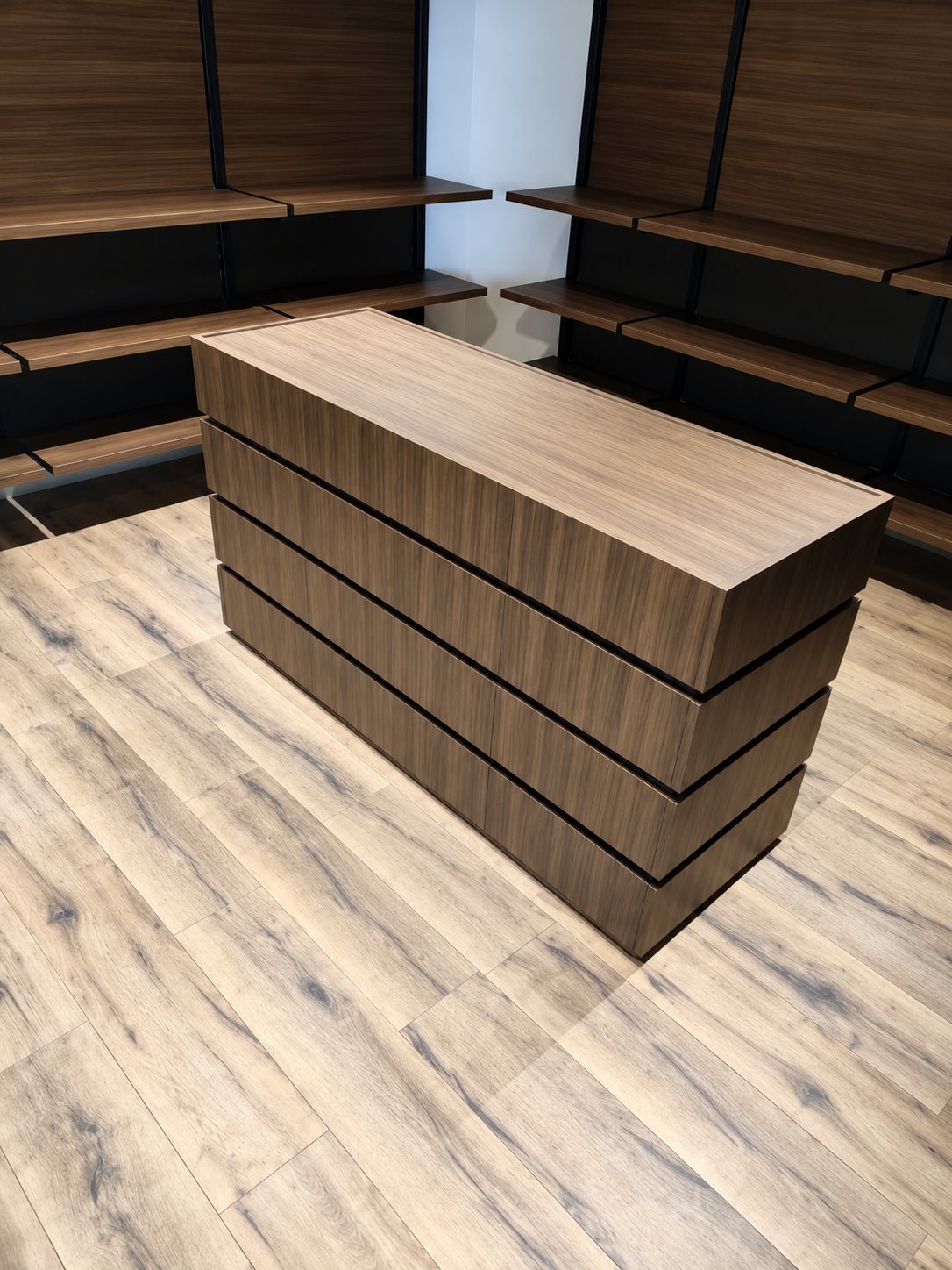 Îlot-commode en bois dans un dressing